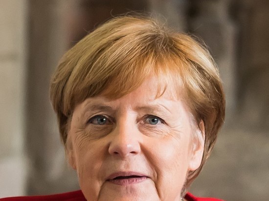 Меркель призвала подумать о привилегиях для привитых от коронавируса