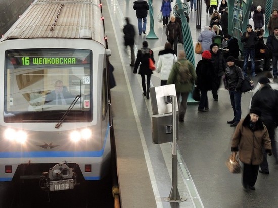 Пассажир угрожал взорвать гранату на станции метро "Славянский бульвар"