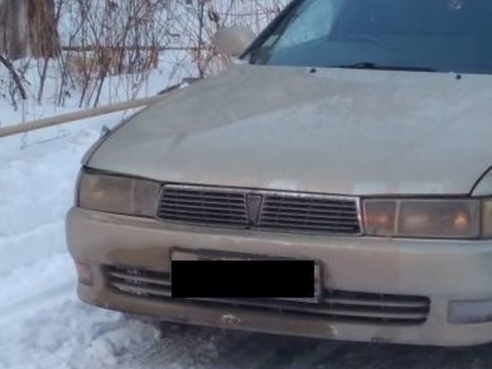 Омский водитель перекрыл дорогу «Скорой помощи» и ушёл по своим делам