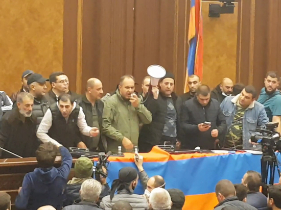Оппозиция заблокировала движение по ряду улиц в Ереване