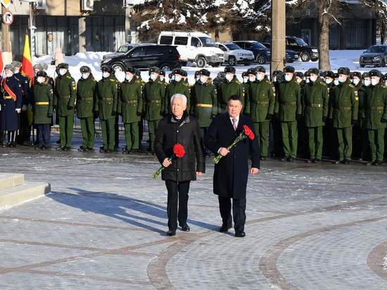 Отечество и его защитники: в Тверской области праздничный день собрал цветы, знамена и увенчался салютом