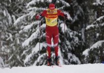 Все в Оберстдорфе у наших представителей лыжных видов спорта происходит, как и у россиян в других видах на главных стартах сезона: без гимна и флага в этом году и в следующем сезоне, включая Олимпийские игры