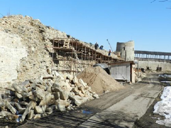 Экс-директора стройфирмы будут судить за растраты при реконструкции Изборской крепости