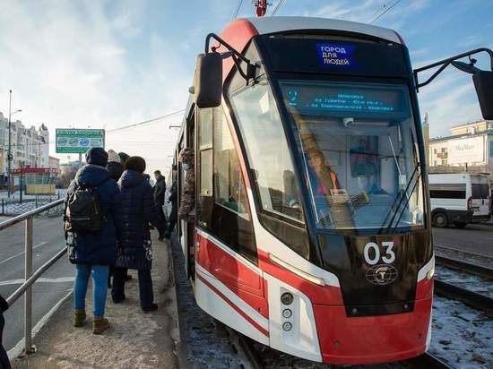 В Улан-Удэ возле остановки «Управление трамвая» сошел с рельсов трамвай
