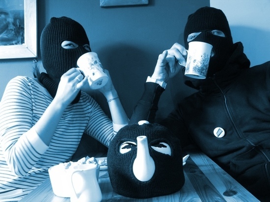 Продолжение банкета: двое жителей Карелии покутили за чужой счет