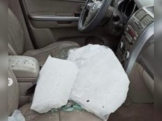 Мэрия Рязани прокомментировала падение глыбы льда на автомобиль