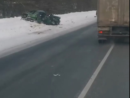 Под Красноярском в жуткой аварии погиб водитель легковушки