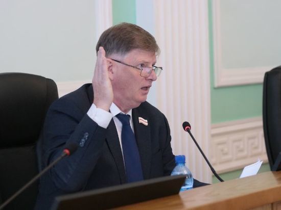 Корбут прокомментировал решение снять с Федотова статус депутата омского Горсовета