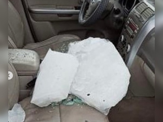 СК начал проверку после падения на пассажирку иномарки глыбы льда на Московском шоссе