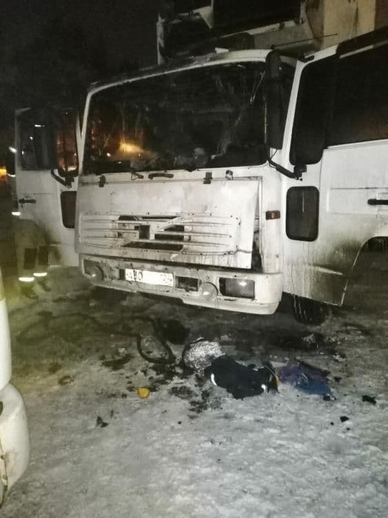 В Иркутске в загоревшемся грузовике погибли двое мужчин