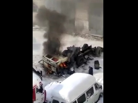 В центре Йошкар-Олы во дворе пожарной части сгорел грузовик