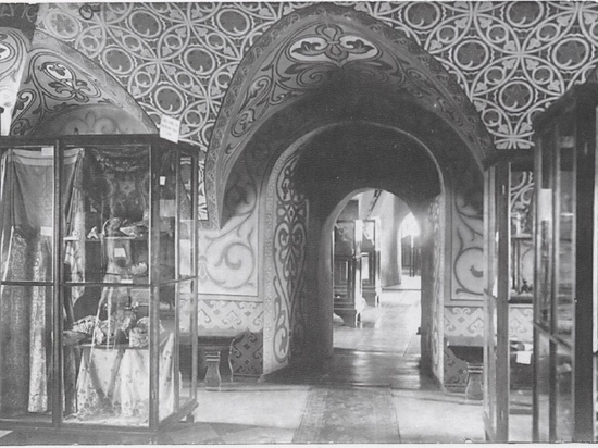 Реставраторы открыли остатки росписи XVII века в Поганкиных палатах