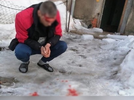 УК оперативно очистила крышу после падения глыбы льда на мужчину в Рязани