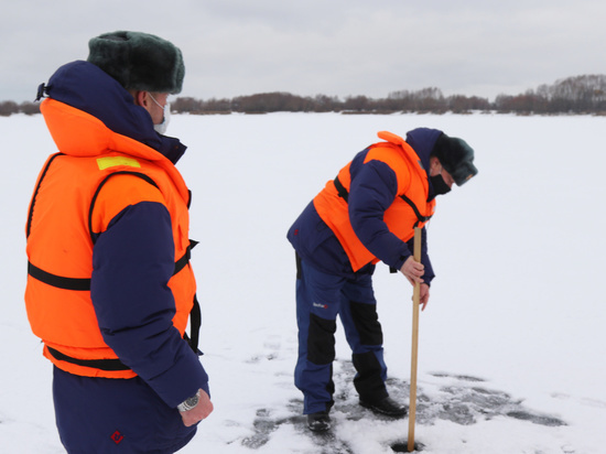 Рязанские спасатели измерили толщину льда на водоемах после потепления