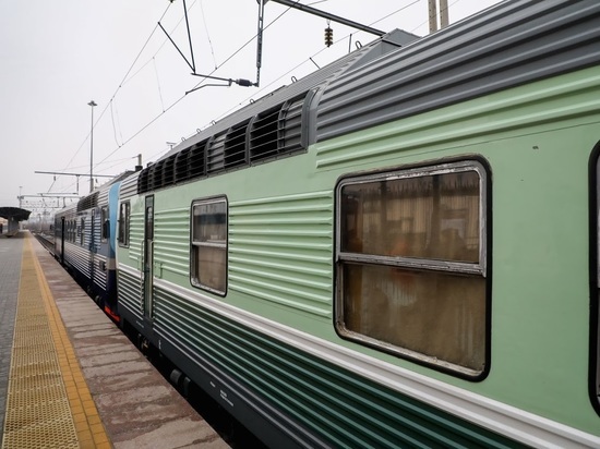 Поезд Санкт-Петербург − Волгоград задержался из-за ДТП