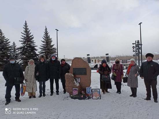 В Красноярске состоялась акция памяти Бориса Немцова