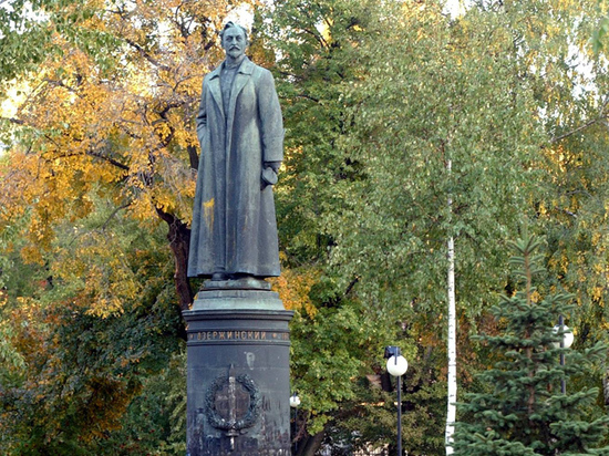 Дзержинского победила пустота: памятник на Лубянке на самом деле есть