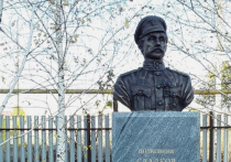Появившееся недавно письмо группы представителей общественности по поводу возвращения памятника Дзержинскому на прежнее место породило новую дискуссию о том, чей же монумент должен украшать Лубянскую площадь