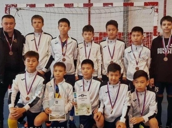 Юные футболисты из Калмыкии заняли третье место в округе