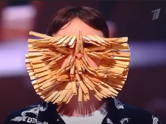Красноярец в шоу на Первом канале прицепил 101 прищепку на лицо и побил рекорд