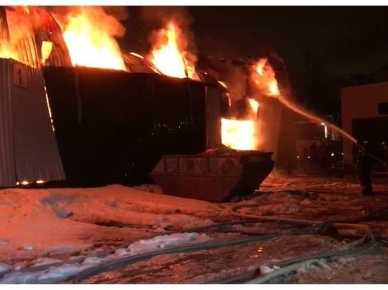Устрашающий пожар произошел  на складе в Одинцово
