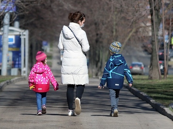В России отменили автоматическое продление пособия на детей до трех лет