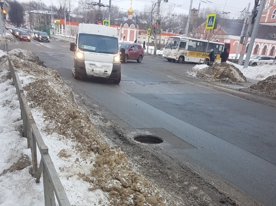 Водителей предупредили об открытом люке на улице Новой в Рязани