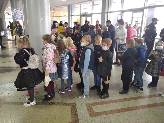 Эвакуирована школа №20 в Донецке Ростовской области