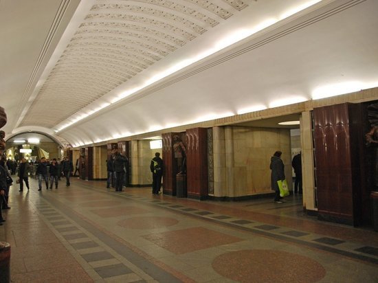 Может ли Маяковский уступить место на схеме метро своей возлюбленной