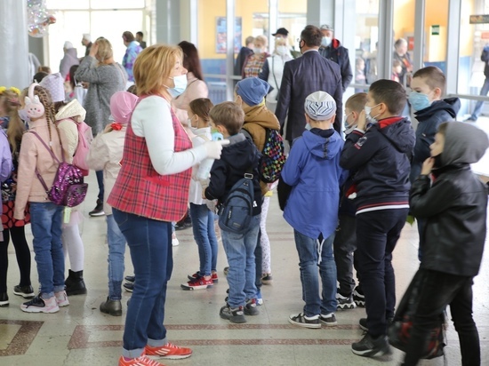 Сообщение о заминировании 35 донецких школ вызвало волну паники в городе.