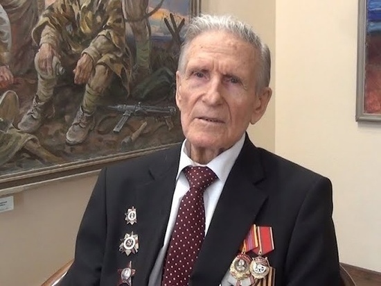 Ветерана войны из Новосибирска госпитализировали после вандализма со Знаменем Победы