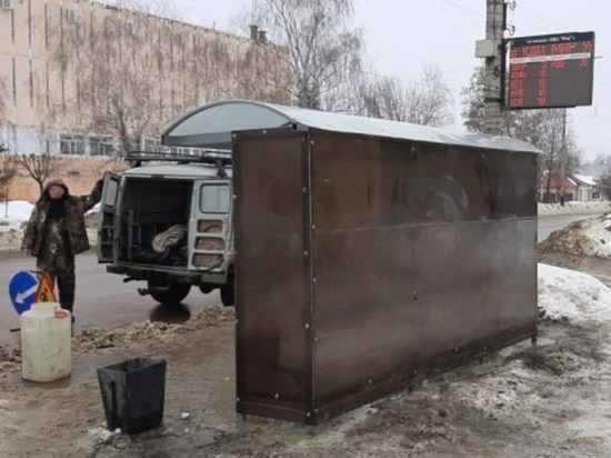 На западе Тамбова установили новую остановку на месте сломанной