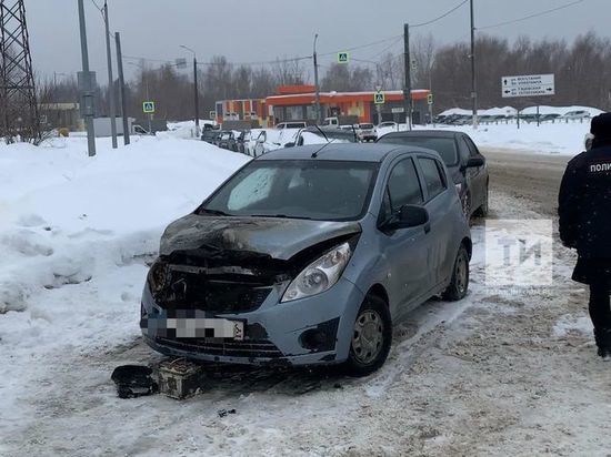 В Казани около автозаправки сгорела легковушка