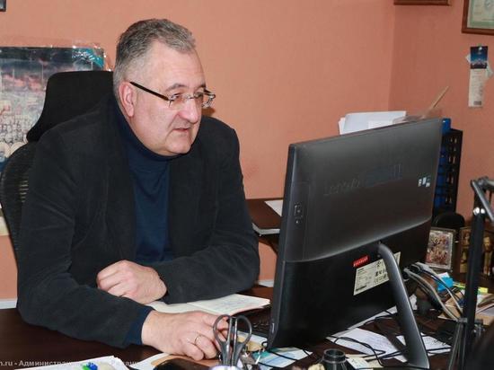Мэрия Рязани поручила УК незамедлительно убрать снег и наледь с крыш