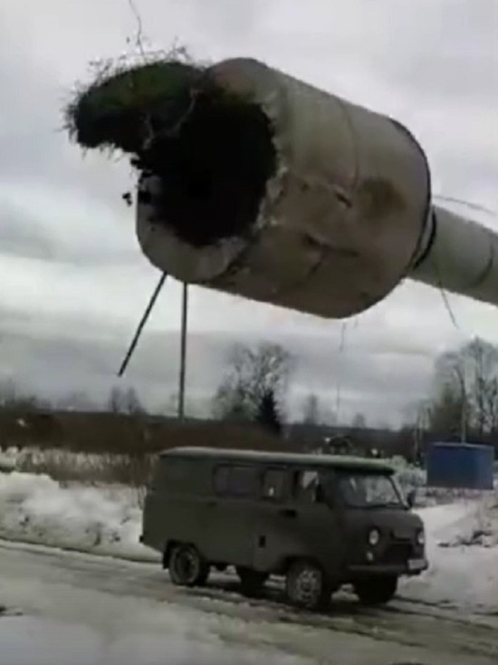 Появилось видео падения водонапорной башни в Тверской области