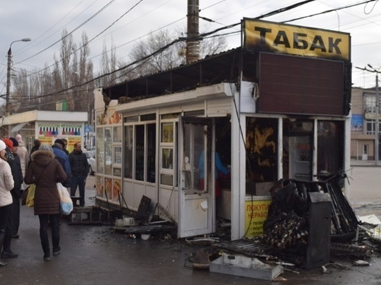 В Ростовской области сгорел торговый павильон