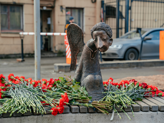 В Петербурге установили памятник в память о погибших в пандемию медработниках