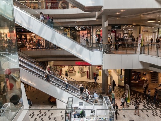 Псковичам старше 14 лет разрешат посещать торговые центры без взрослых