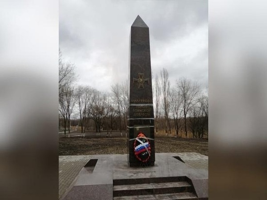 В Ростовской области памятник воинской доблести «отремонтировали» скотчем