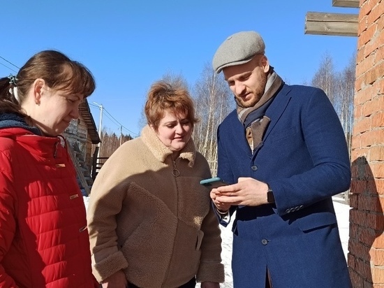 Депутат Нефёдов помог многодетным семьям Большой Каменки с интернетом