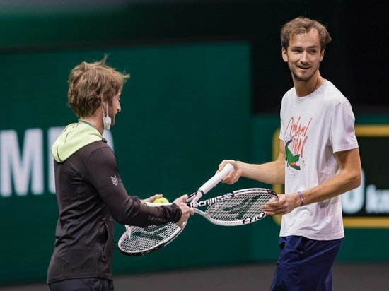 В Роттердаме начали с сенсаций: Медведев вылетел уже на старте
