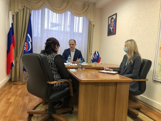 Канализация и «дождь» в подъезде: глава Салехарда провел прием по вопросам ЖКХ