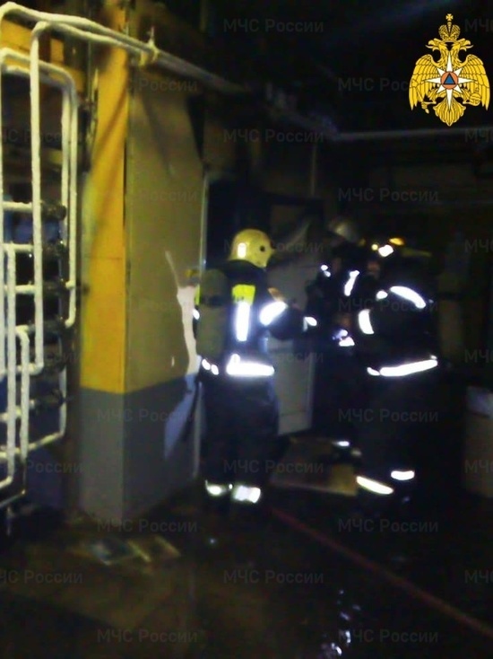 В Обнинске 35 спасателей тушили пожар на предприятии