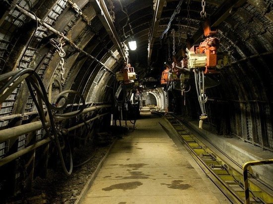 Власти Кузбасса встретились с оставшимися без работы сотрудниками шахты «Алексиевская»