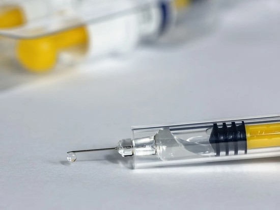 Власти Украины пообещали никогда не регистрировать российскую вакцину