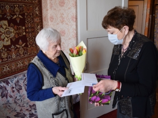 В Иванове поздравили ветерана, которой 8 марта исполнится 95 лет