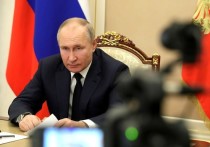 На двадцать втором году правления в России Владимир Путин решил последовать завету и «непременно занять телефон, телеграф и железнодорожные станции»