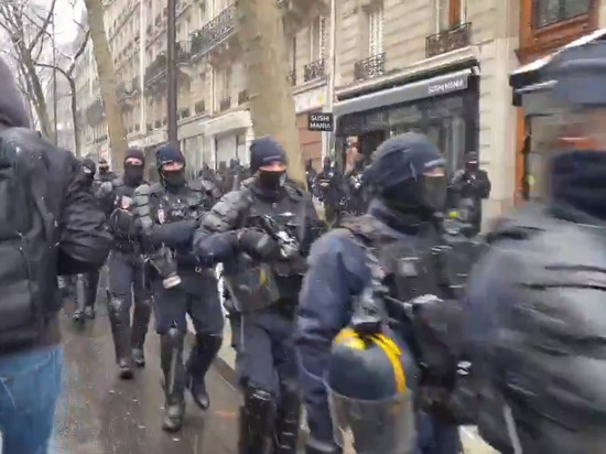 Во Франции в ходе беспорядков задержали четырех подростков