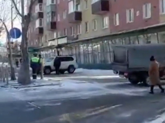 Серьезное ДТП на Сахалине: машины разбросало по тротуарам