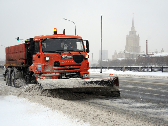 Коммунальные службы Москвы переведены в режим повышенной готовности перед снегопадом
